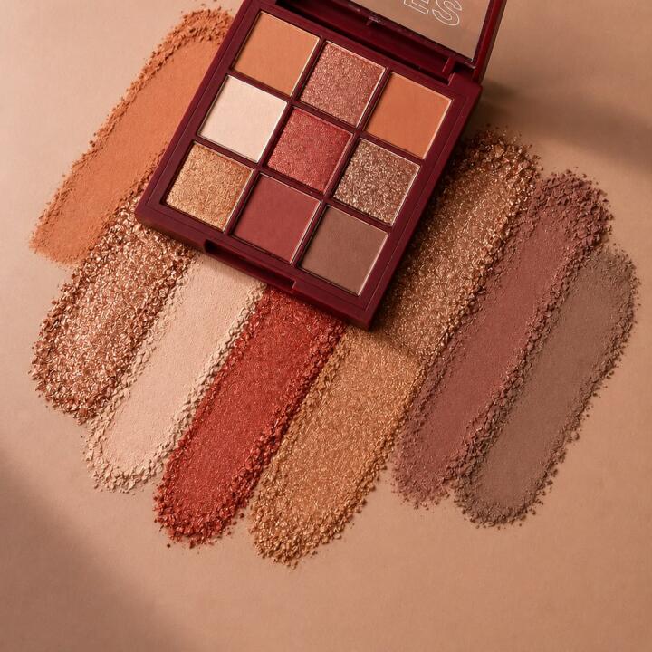 Ultimate Nudes Eyeshadow Palette